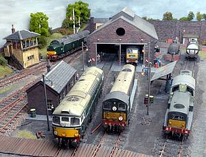 Bahnbetriebswerk mit Diesellokomotiven in Spur 0 (Null)
