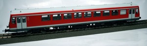 Der Triebwagen der BR 626 fällt mit seiner eckigen Linienführung auf