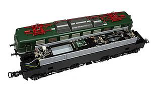 Das elektronische Innenleben der PIKO BR 150 zeigt sich aufgeräumt und gut zugänglich