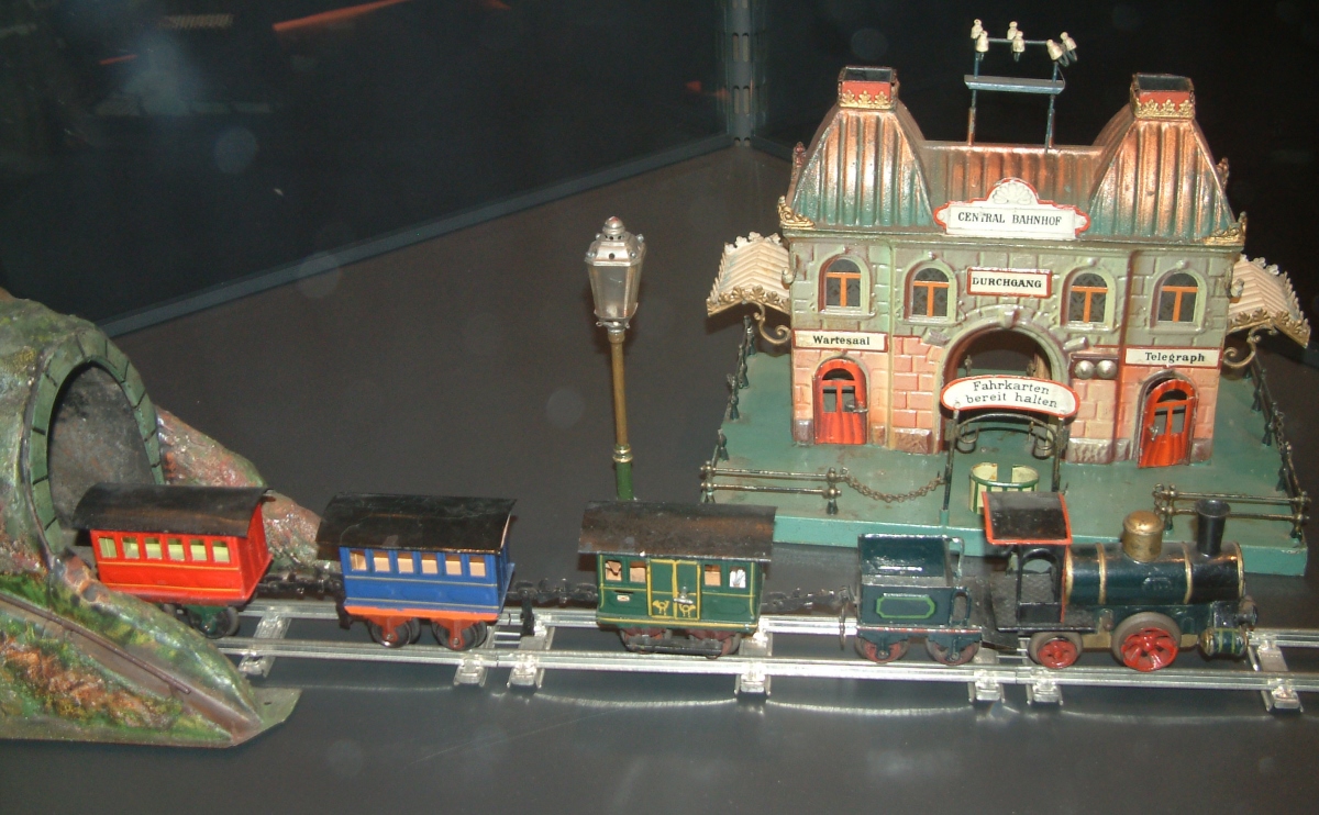 Mythos_Maerklin-Uhrwerklokomotive-Central-Bahnhof