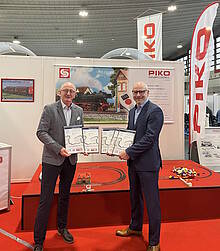 Vertriebsleiter Jens Beyer (li) und CEO Rainer Landwehr freuen sich über die
