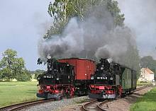 Doppelausfahrten der beiden zwei Sächsischen Schmalspur-Dampflokomotiven IV K 99 574 und 99584 gehören zu den Highlights der Döllnitzbahn (Foto: Döllnitzbahn GmbH)