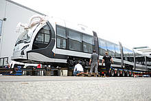 Ankunft und rangieren der Exponate auf dem Freigelände für die Innotrans 2012 in Berlin (Foto: Messe Berlin GmbH)