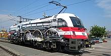Am 5. Juli 2012 feierte das Modellvorbild in Linz sein Rollout und wird nun zwischen München und Verona im Einsatz sein. Im Herbst 2012 bringt Roco das entsprechende Modell im Maßstab 1:87 als Jubiläumsausgabe in Gleich- und Wechselstrom auf den Markt.