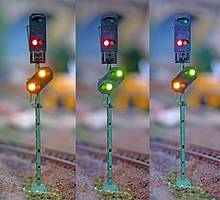Von links nach rechts: Halt erwarten (VR0) Hauptsignal zeigt HP0. Fahrt erwarten (VR1) Hauptsignal zeigt HP1. Langsamfahrt erwarten (VR2) Hauptsignal zeigt HP2