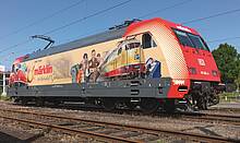 E-Lok der Baureihe 101 (Betriebsnummer 101064-4) mit der auffälligen Gestaltung "Märklin verbindet Generationen" zum 160-jährigen Firmenjubiläum (Foto: Märklin)