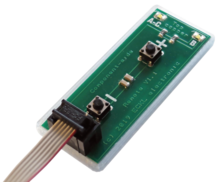Mit der Fernbedienung MAX control RC-1 für die Lichtsignal-Controller MAX ambient-L und -S haben Sie auch im eingebauten Zustand des Controllers die Anzeige-LEDs während der Programmierung immer im Blick.
