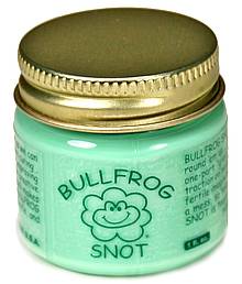 Mit dem flüssigen Kunststoff "Bullfrog Snot" wird das Nachrüsten eines Haftreifens zum Erhöhen der Zugkraft zu einer einfachen Sache