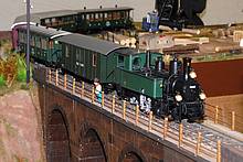 Bei den präsentierten Modellbahn-Anlagen ziehen Schmalspurbahnen wie hier auf der IMA 2010 besonders in den großen Maßstäben viele Blicke auf sich (Foto: Schall Messen)