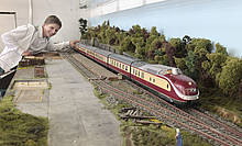 KM1 präsentiert auf der Intermodellbau 2011 das Modell des Trans Europe Express VT11.5 in der Modellbahn-Spur 1