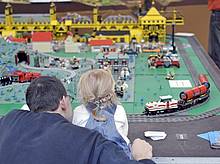 Auf der "Spielwies'n" zog insbesondere auch die LEGO-Eisenbahn die Blicke der zukünftigen Modelleisenbahner-Generation auf sich