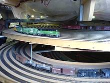 Blick hinter die Kulissen in den Schattenbahnhofsbereich des Amerika-Abschnitts im Miniatur Wunderland Hamburg