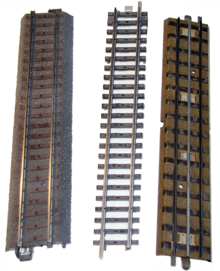 Märklin Modellbahn-Gleise für die Nenngröße H0: C-Gleis, K-Gleis und M-Gleis (alte Version mit durchgängigem Mittelleiter)