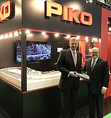 PIKO Inhaber Dr. René F. Wilfer mit dem Geschäftsführer der Nürnberger Messe Dr. Roland Fleck