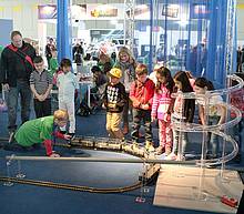 Auf der Aktionsfläche von "Modellbahn Interaktiv"  bot die INTERMODELLBAU 2016 interessante Mitmachaktionen - wer schnappt sich einen Preis an der Kugelbahn?