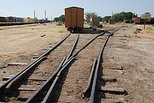 Kapspur-Gleise im Bahnhof Kosti im Sudan (Quelle Wikipedia, Autor User:Bertramz)