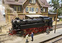 Modellbahn ist heute Hightech: Dampflokmodell von KM1 in der "Königsspur 1" (Maßstab 1:32): Baureihe 82 mit Zylinderdampf, fahrtrichtungsabhängiger Umsteuerung und auf die Baureihe abgestimmtem Sound (Foto: Spielwarenmesse / Alex Schelbert)